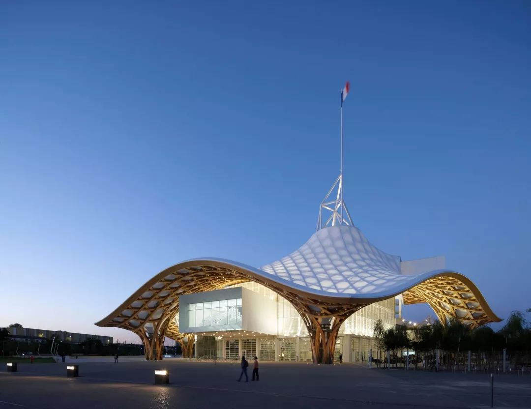 4. 梅斯蓬皮杜中心它本身的形状也很奇特,因此拍出来的照片肯定吸睛.