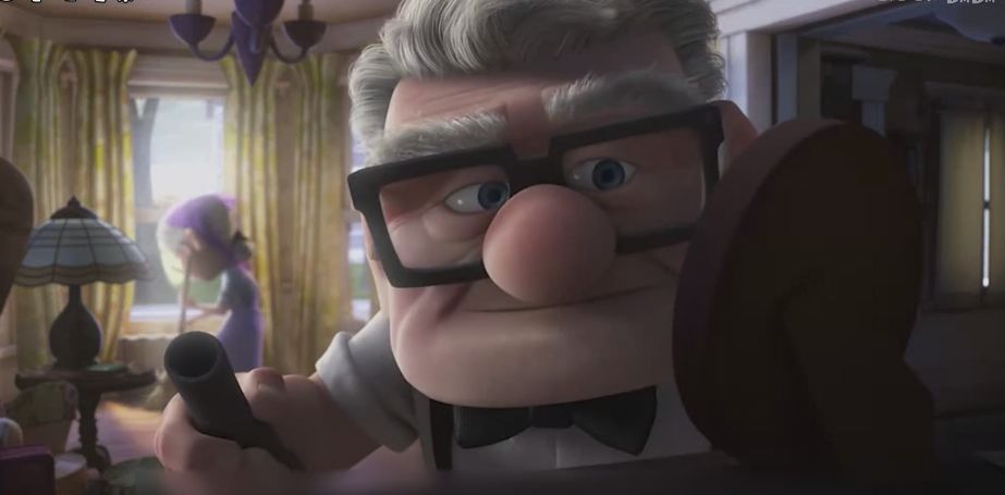 拥有招牌的治愈笑容,长得特别像《飞屋环游记》里的卡尔爷爷.