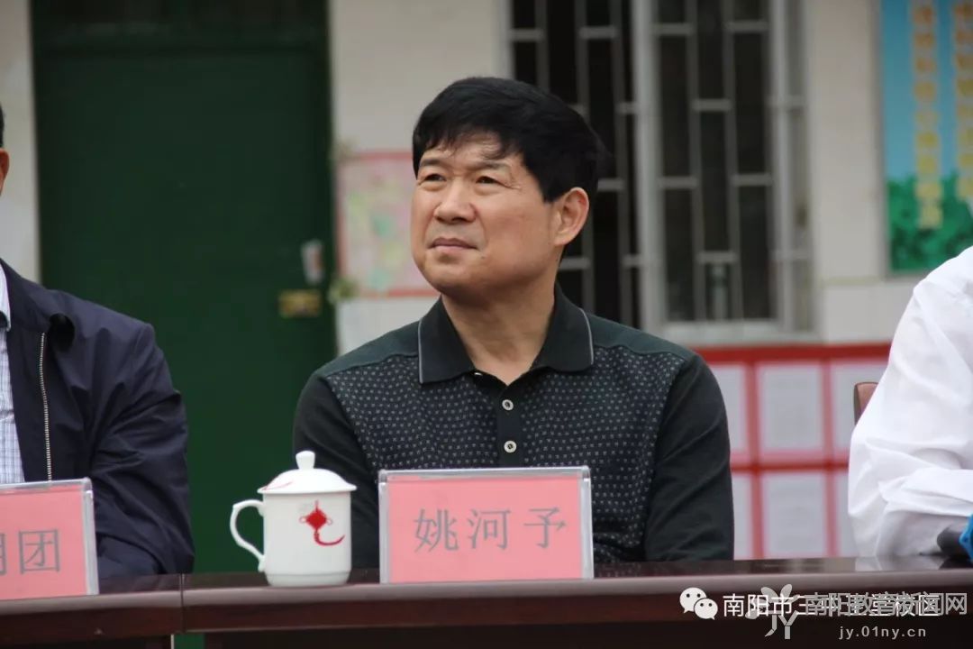 南阳市宛城区副区长张明团参会领导南阳市三中王堂校区校长刘俊峰讲话