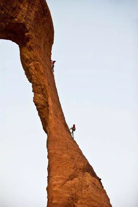 惊险攀岩景