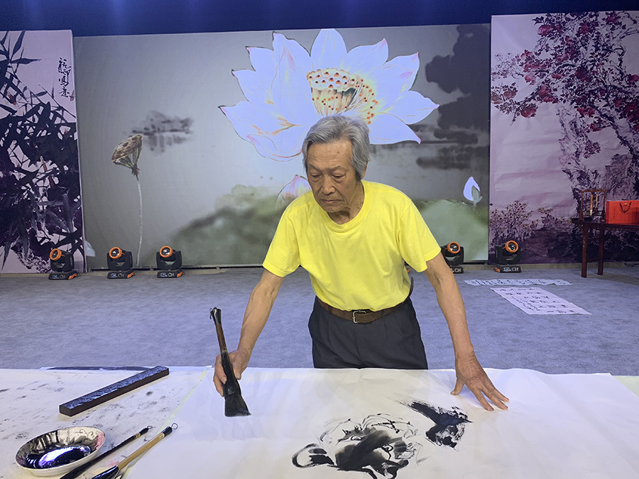 虎痴臧其华登陆吉林卫视聚星汇写意画虎虎生威