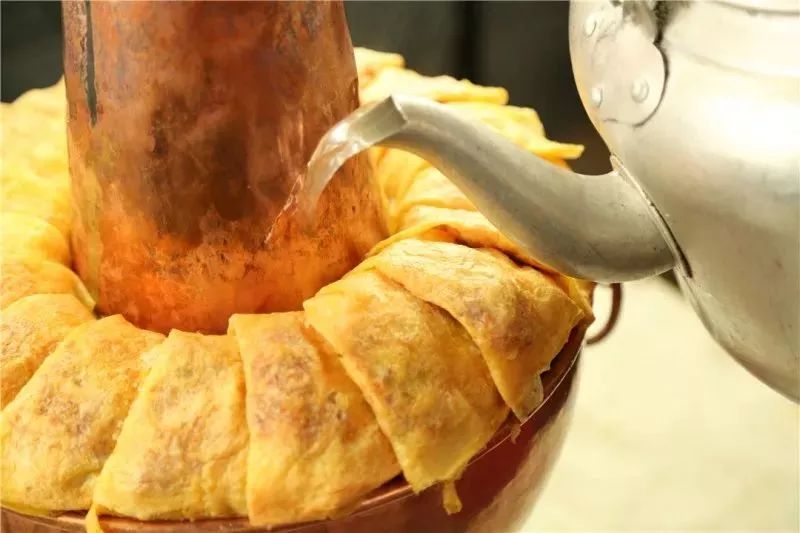 炊锅是靠着鲜味取胜.