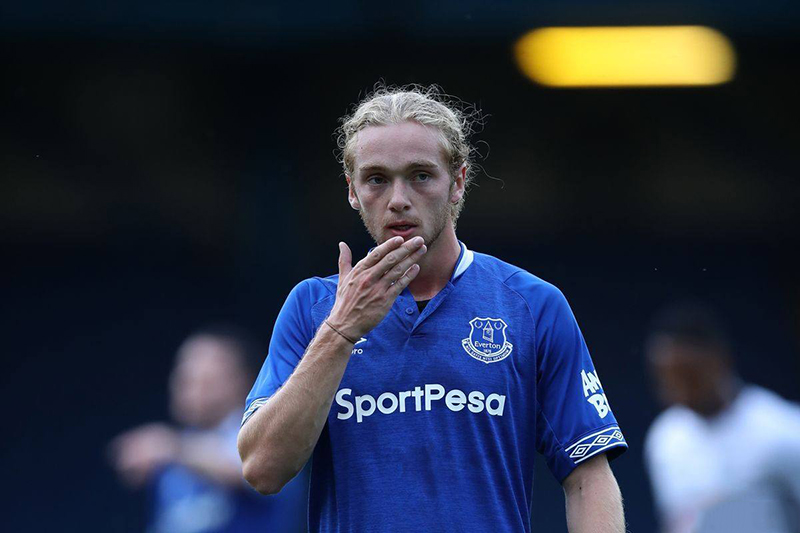 原创《实况足球》潜力银卡中场汤姆戴维斯,全能中场的代表!