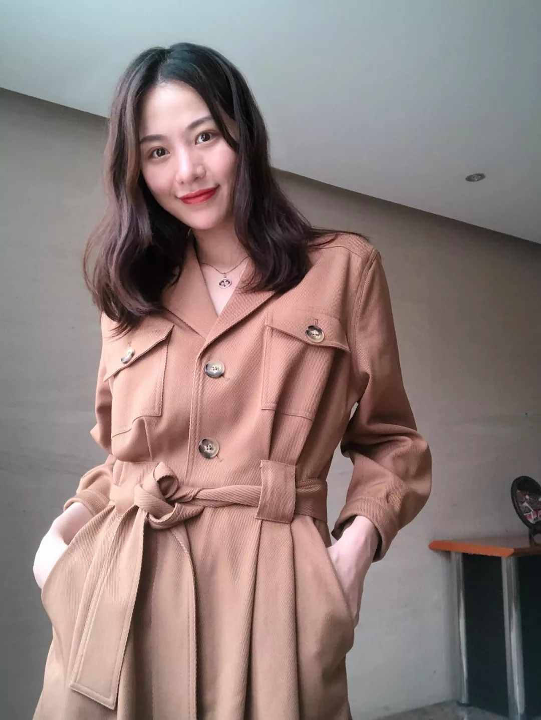 彭高唱仅仅100组的限量礼盒刚一开售,已经有三位明星小花迫不及待佩戴