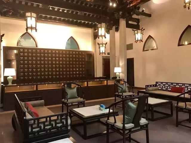 Δ位于新加坡中心地带的"北京中医医院明医馆".