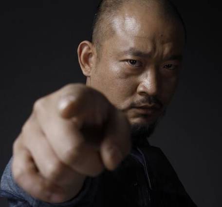 他是征服里的胡大海斌子片场被吊10小时演员文章戏言他卖萌