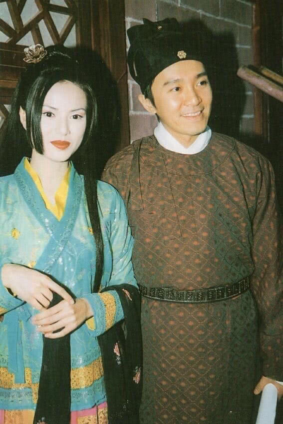 原创周星驰李若彤25年前旧照曝光男的英俊潇洒女的端庄优雅