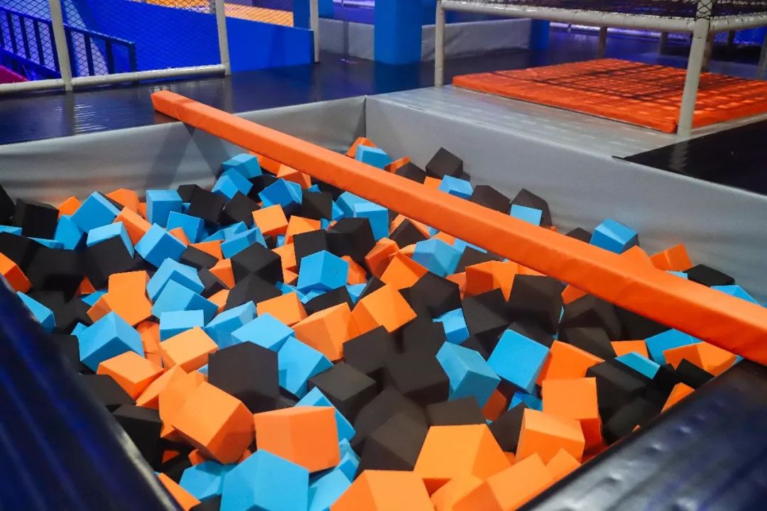 不妨享用我们售卖的零食吧~//3//恋上蹦床,做健身小能手蹦床活动不仅