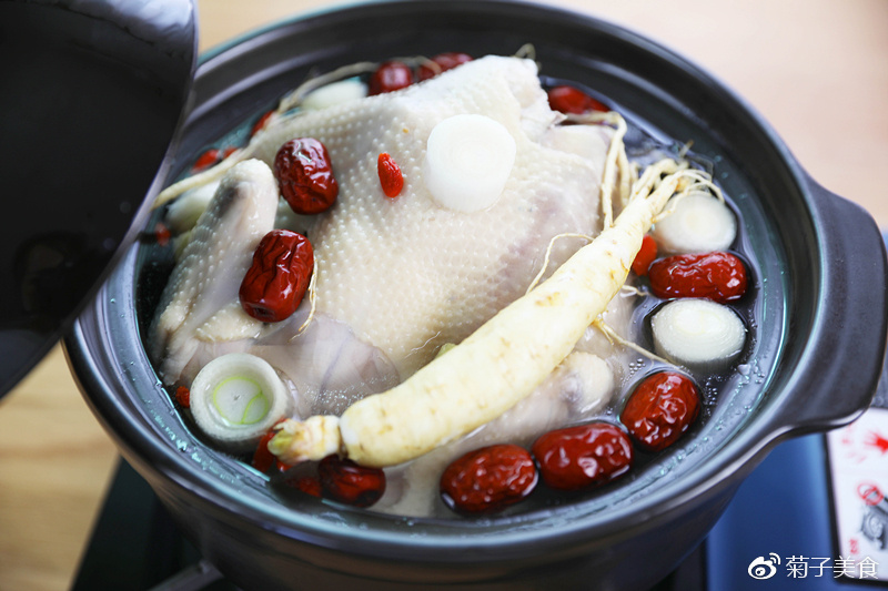 鲜人参炖鸡汤味道正宗营养好香气扑鼻全家都爱喝