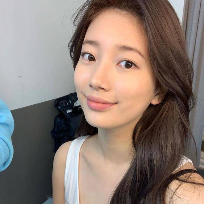 秀智用美照示范怎么画伪素颜 原来国民初恋就是这样撩到男神们的 眉毛