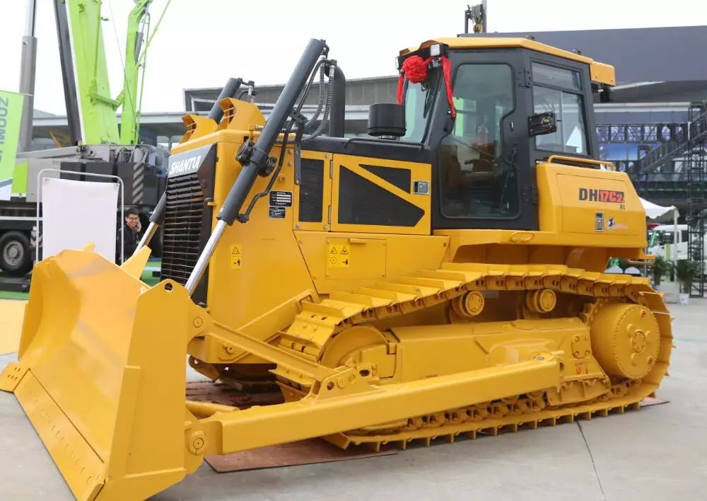 其中,新一代dh17c2全液压推土机最核心优势便是可以实现整机的智能