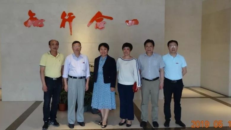 中国教师报吴绍芬主编调研石狮一中家长学校建设