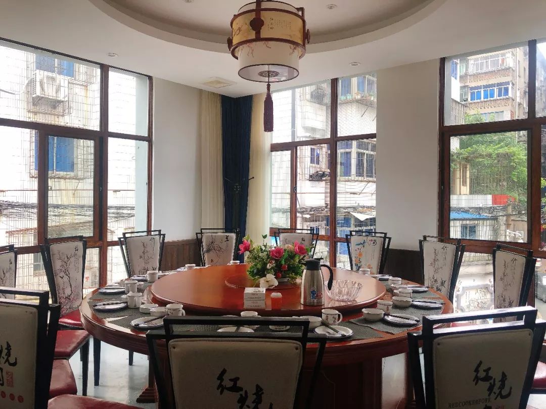 一边吃饭,一边回忆小时候就来过的孺子亭公园.