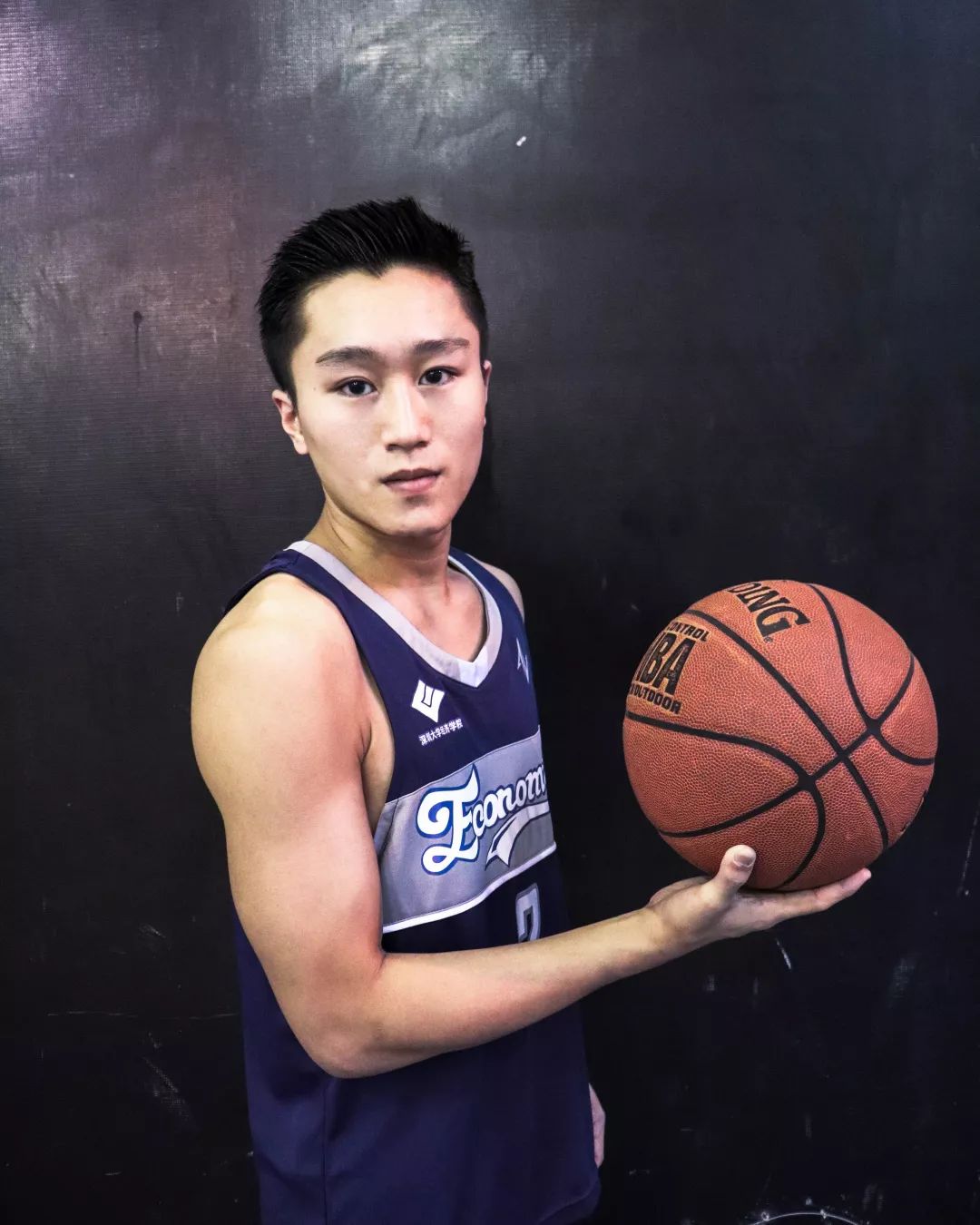 黄文浩经院新生队后卫运球骚中带稳无限变向没脾气球队暴躁弟弟q1:请