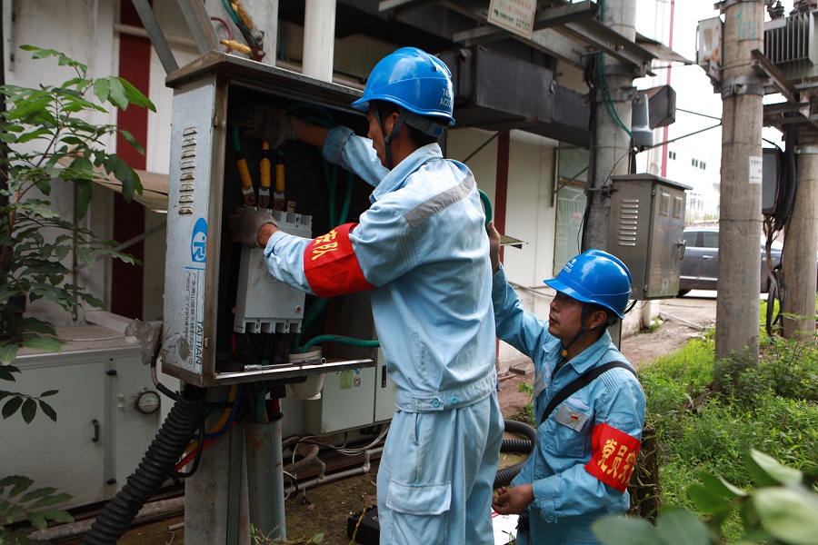 电与花的美丽"碰撞"南网贵州遵义赤水供电局为客户提供优质供电服务