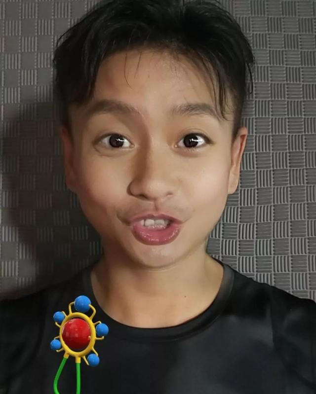 黄宗泽晒童颜照,在社交平台留言:「我都凑下热闹!你们说我像几岁?