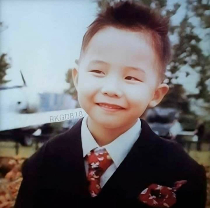 权志龙简直跟小时候一模一样 可爱又不失帅气!
