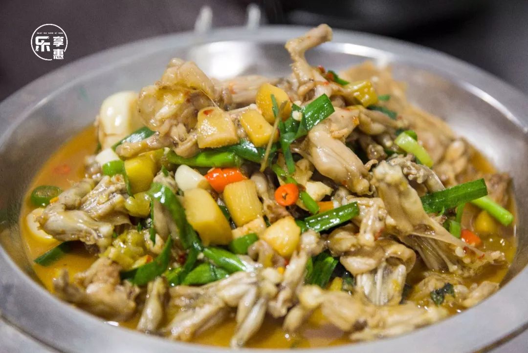 烤肉·从每头猪里挑出最鲜嫩的里脊肉,在独门秘法的腌制后下锅炙烤
