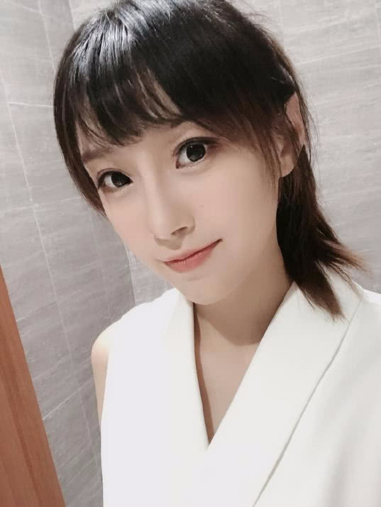 王者荣耀解说立人对最佳中路人选存疑粉丝力挺猫神却被rw打脸