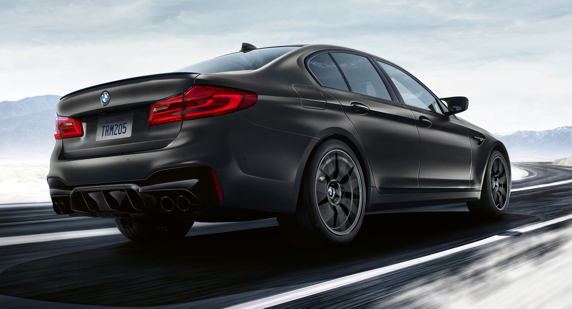 2020款宝马m535周年纪念版亮相限量350辆加速超奔驰e63s