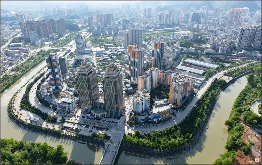 乘直升机俯瞰利川,"凉城"究竟有多美?