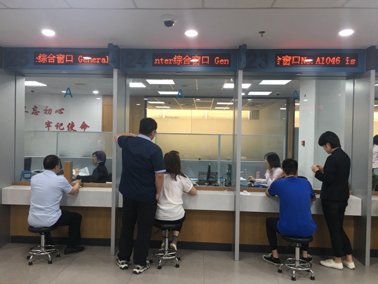 流转,即时办结,同窗出证"的不动产登记模式,将所有涉税登记业务和老人