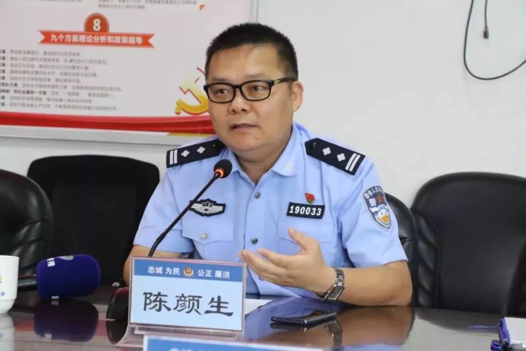 据顺德区公安局出入境管理大队副大队长邓颂贤介绍,公安自助服务区