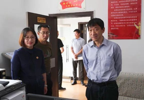 孙辉福一行先后走访了水岸东方三期区域,南北街社区,唐山市融丰特纸厂