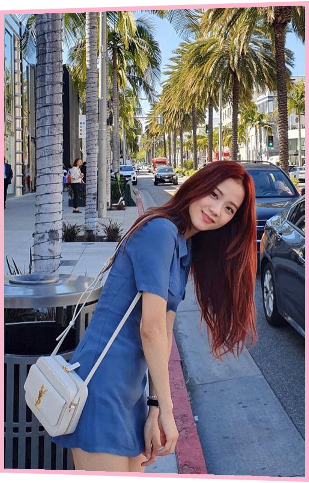 接着jisoo来说,jisoo的发型也是恬静柔美挂,经常都是披散着长发.