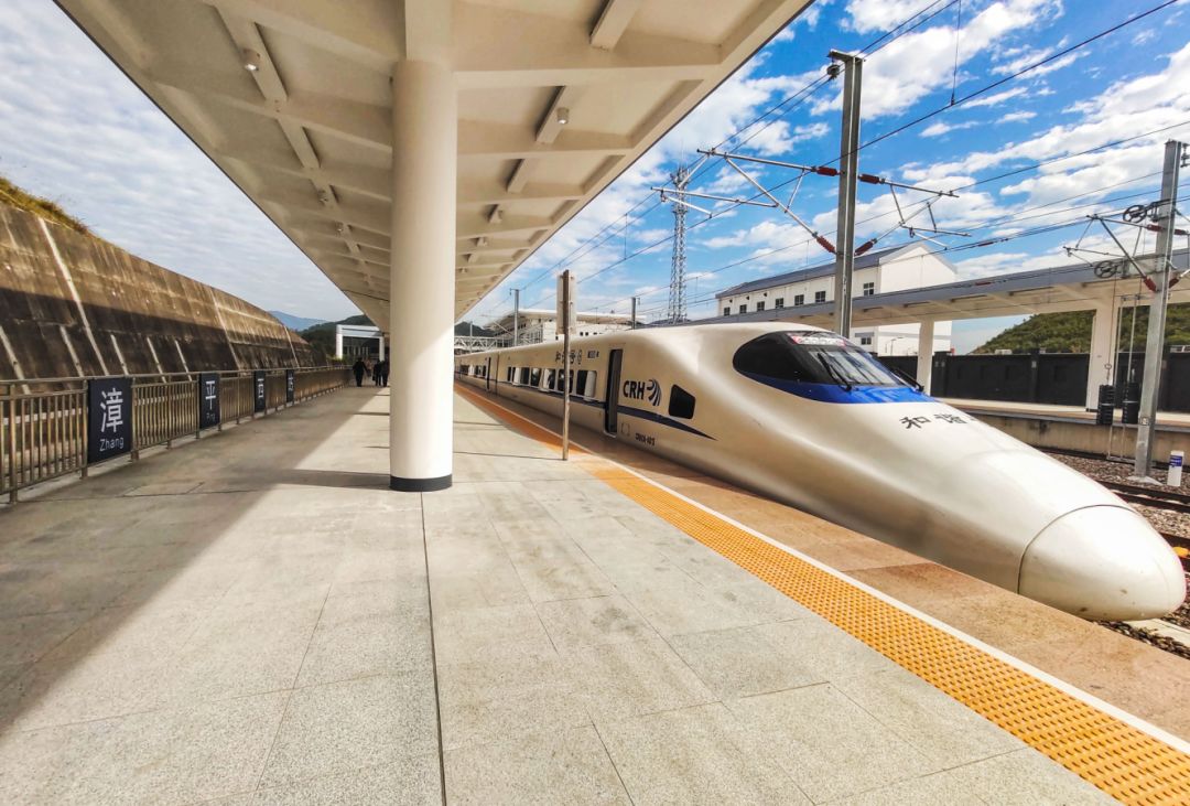 漳平西站为南三龙铁路沿线最大的县级站.