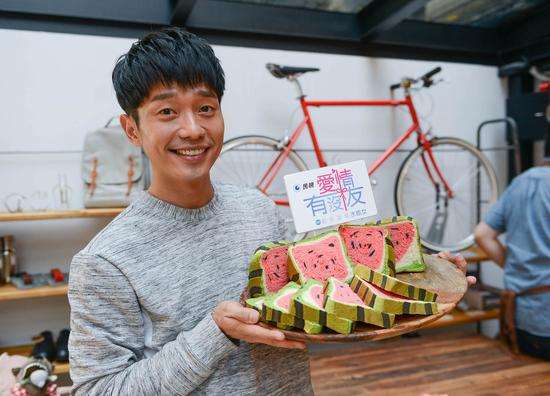 即便听了这么多年这首歌,我也是近来才知道原唱是新少年俱乐部