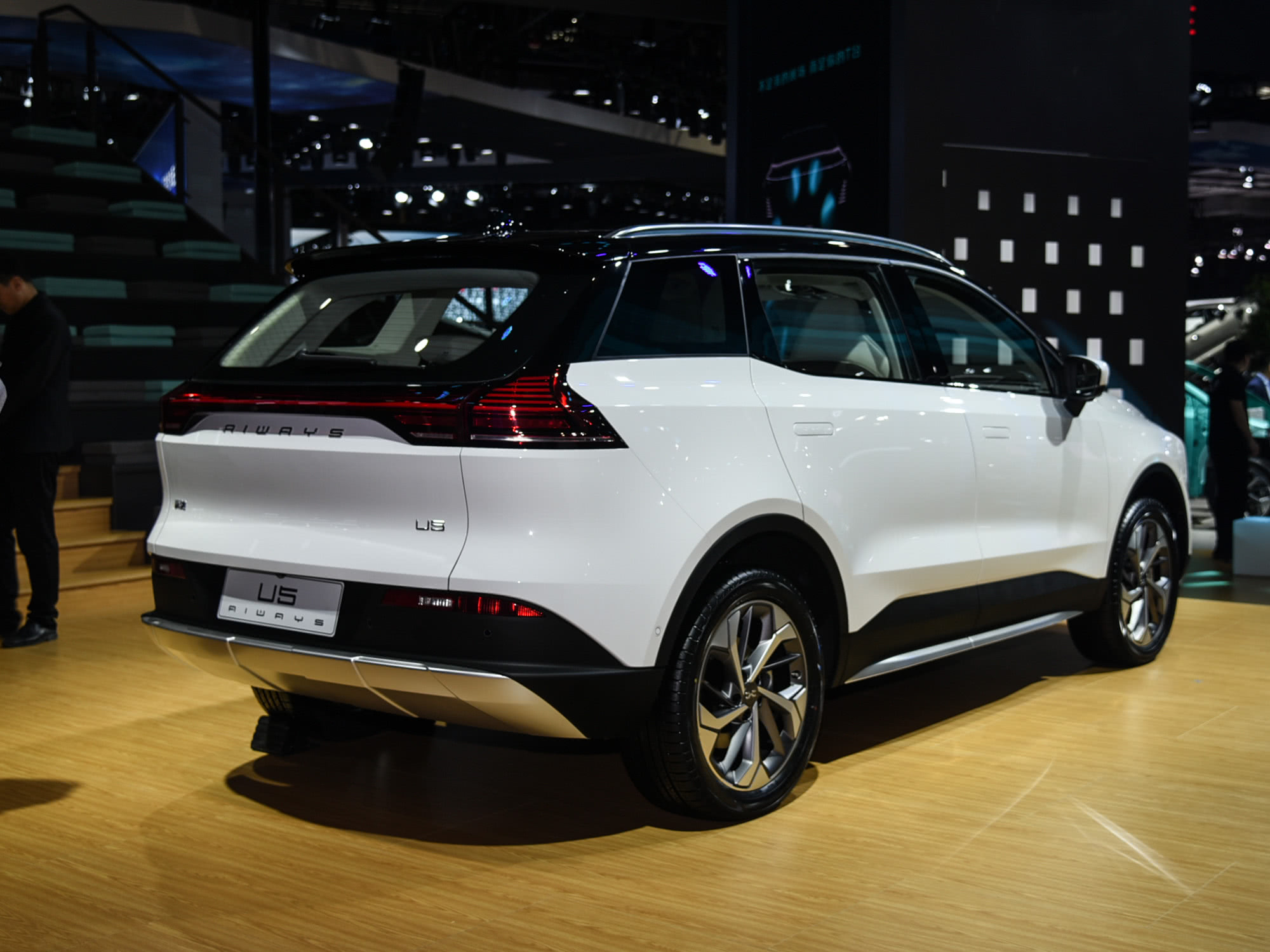 还原概念车,爱驰u5申报图曝光,续航460km还有附加电池_搜狐汽车_搜狐