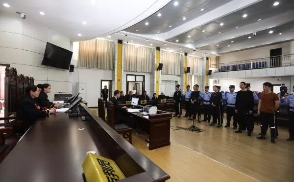 宣判最高18年连云港梁小江姜龙李健等19名黑恶团伙成员被集中宣判