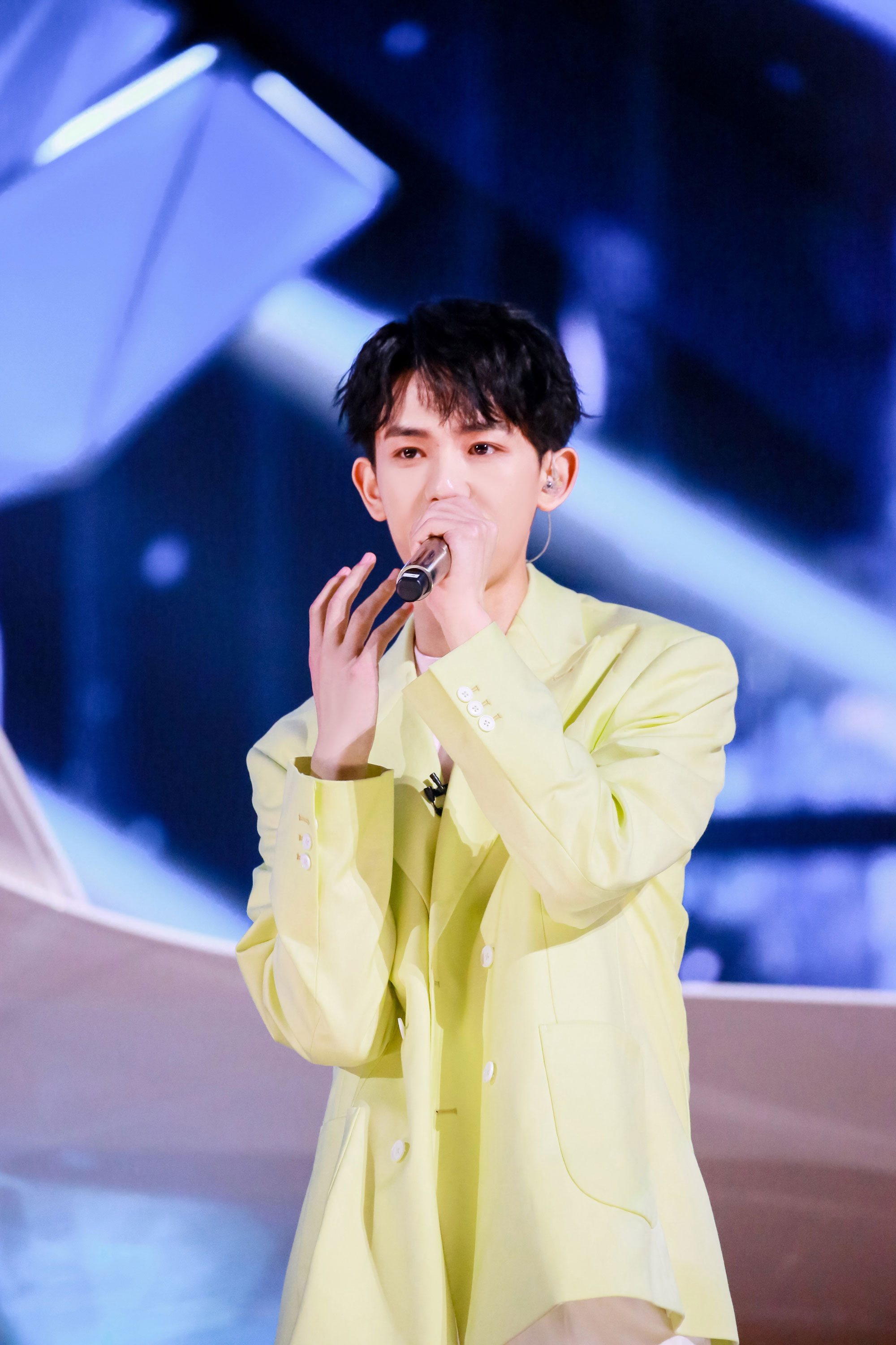 《创造营2019》二次公演播出 秦天获创2最精彩舞台_月光