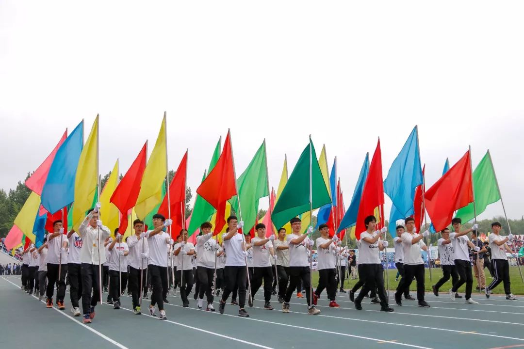 大工人正青春特色方阵尽显年轻色彩此刻