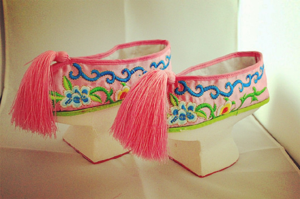 清代宫女为什么要穿高跟鞋清代高底鞋的由来