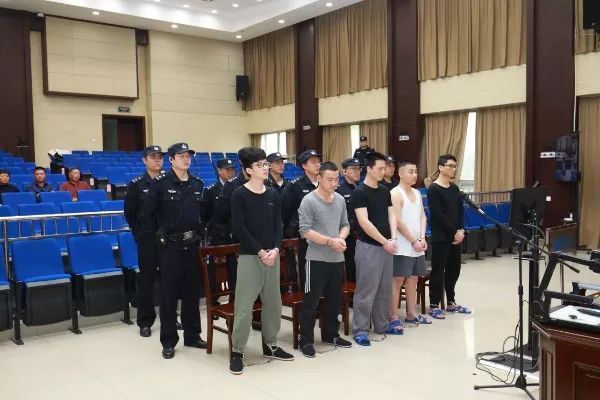 宣判最高18年连云港梁小江姜龙李健等19名黑恶团伙成员被集中宣判