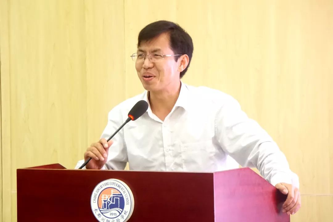 5月16日,浏阳市罗卓钦中学德育名师工作室"班级管理探讨"主题研修活动