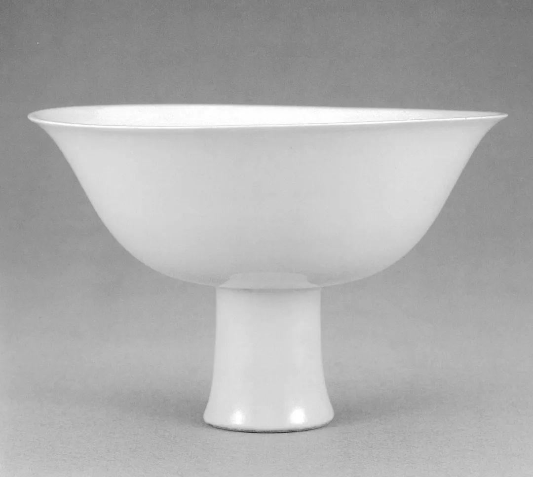 19春拍瓷器工艺品丨洁素莹然明宣德甜白釉暗刻云龙纹小碗