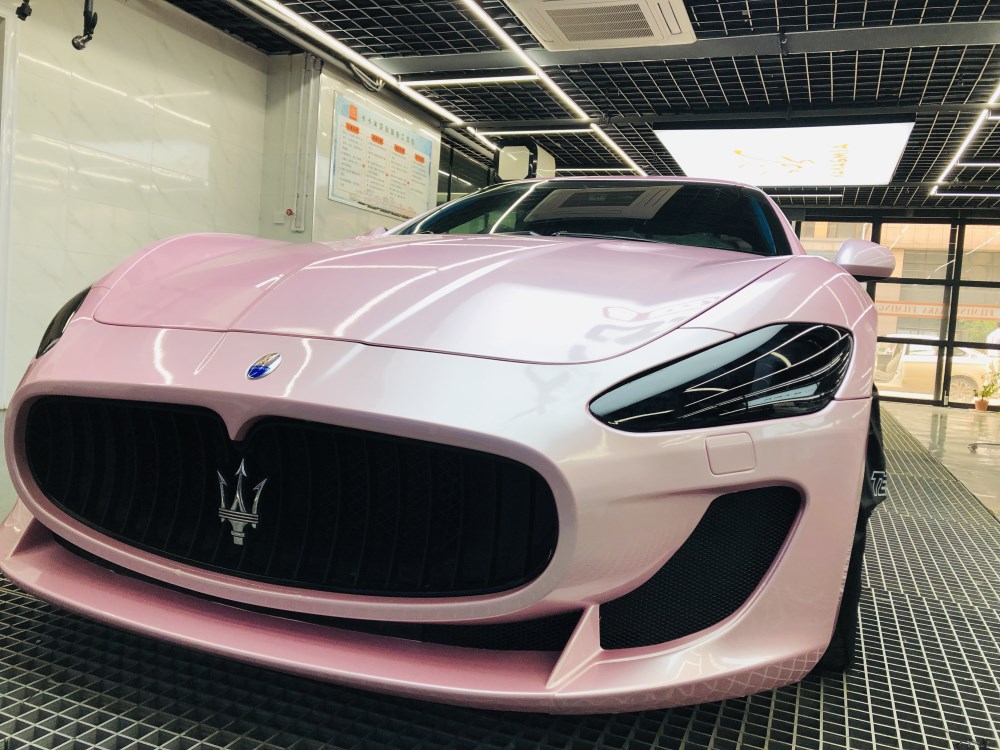 玛莎拉蒂樱花粉汽车改色膜案例