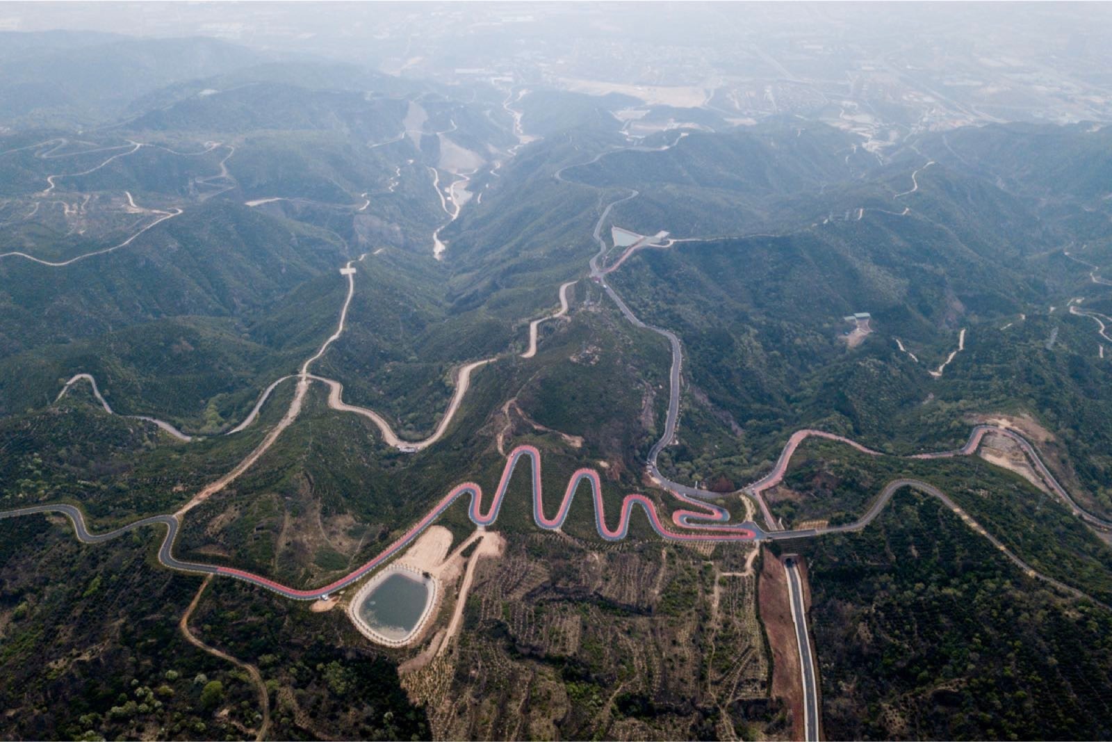 百孔的荒山如今層林疊翠,太原環城旅遊公路暨公路自行車賽道環山而建