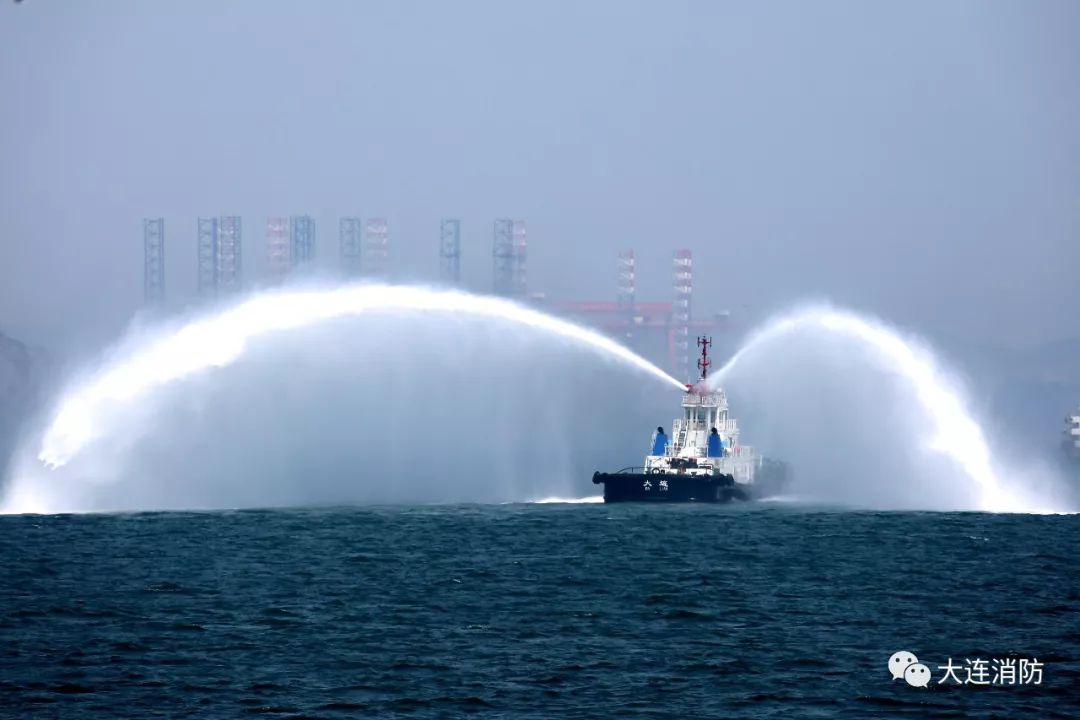 大连消防救援支队组织开展大型海上暨水域应急救援实战演练