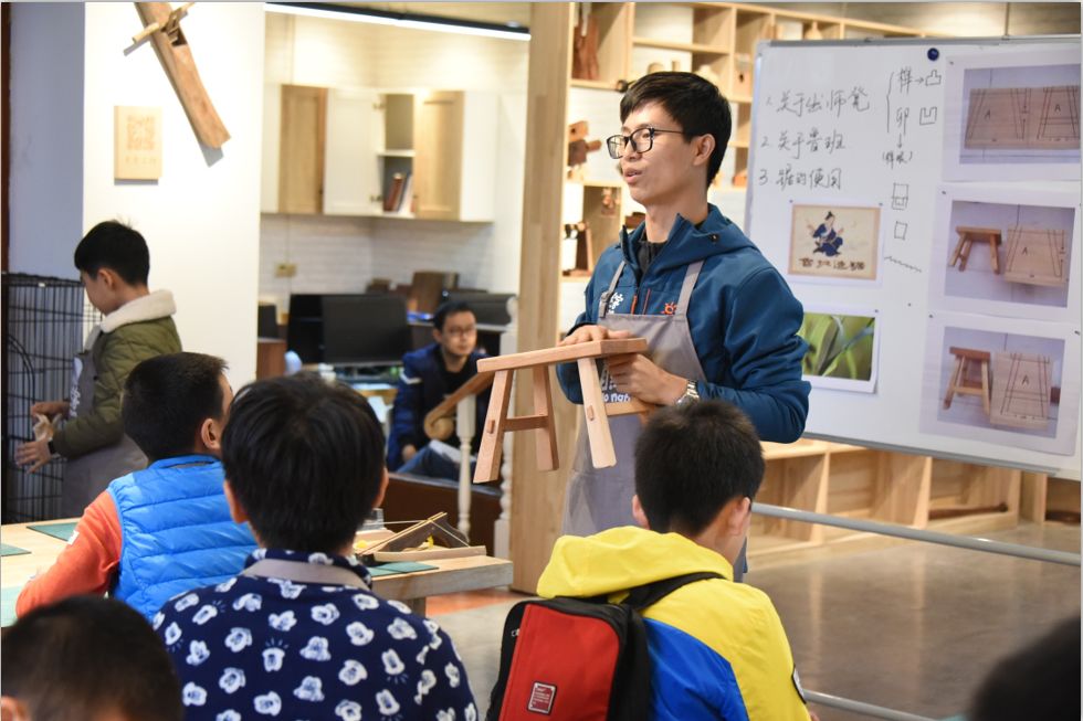 经典木工体验课招募526孩子的第一堂木工课从做一张出师凳开始