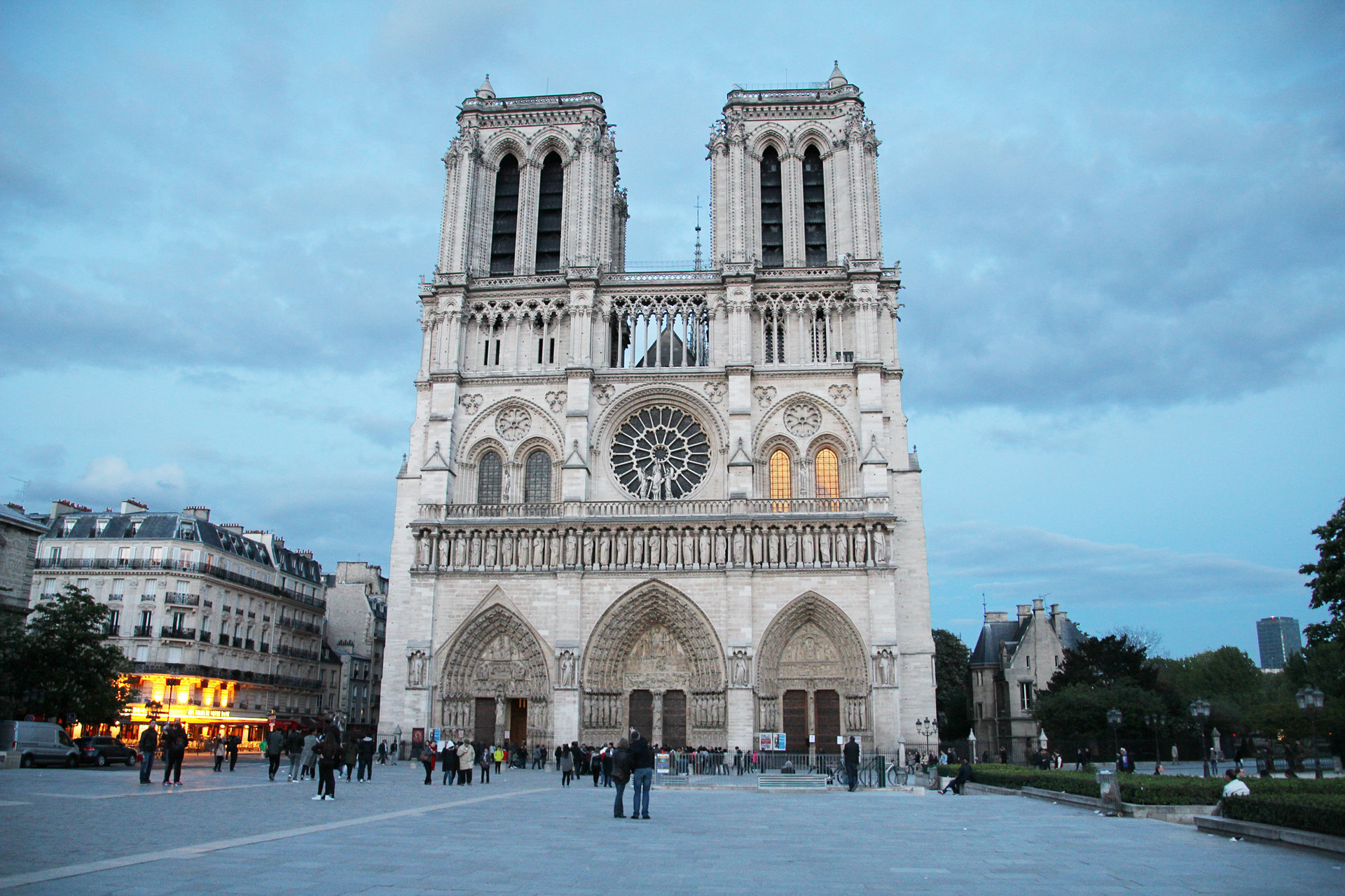 巴黎圣母院全景图图片