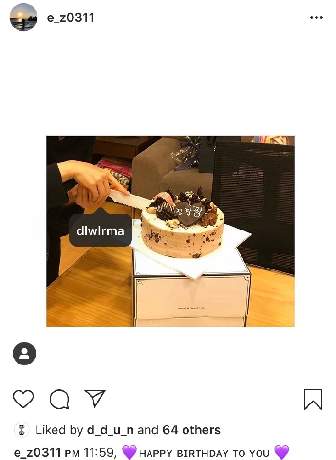 iuteam工作人员为iu庆生 是知恩喜欢的巧克力蛋糕呢!