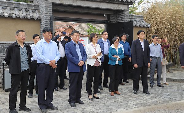 馮安一行先後實地調研了坊前鎮岔河村,大嵯峨村,前張家嶽河村等現場