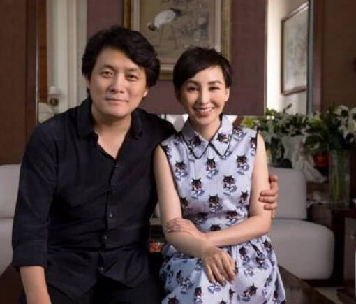 45岁岳丽娜近照,隐瞒了20年的老公,原来是我们熟悉的导演
