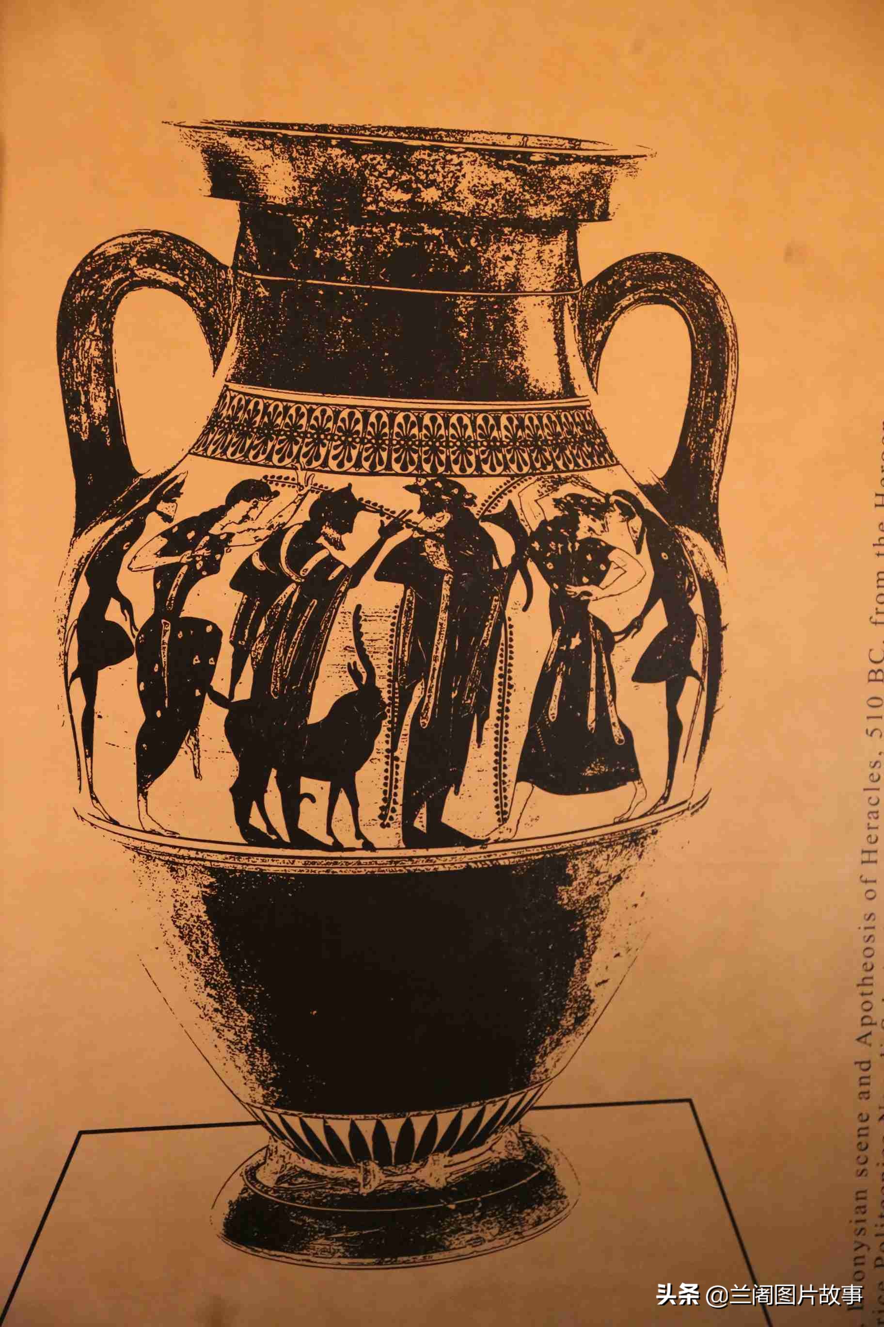 4件出土于墓穴的绘纹陶器这件红绘风格的婚礼花瓶最吸引人