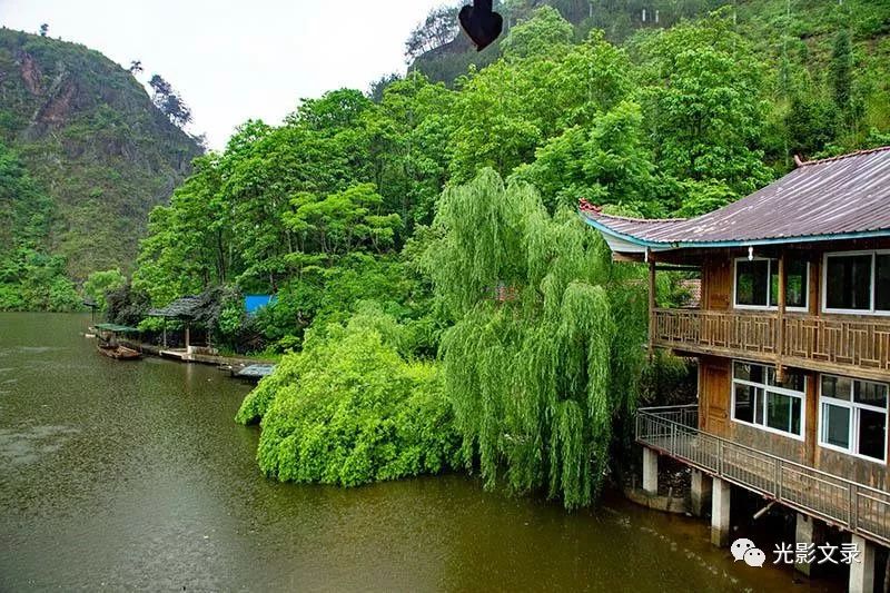 由肖总带路,我们从山庄到永丰走一个来回,把沿途的风光看了