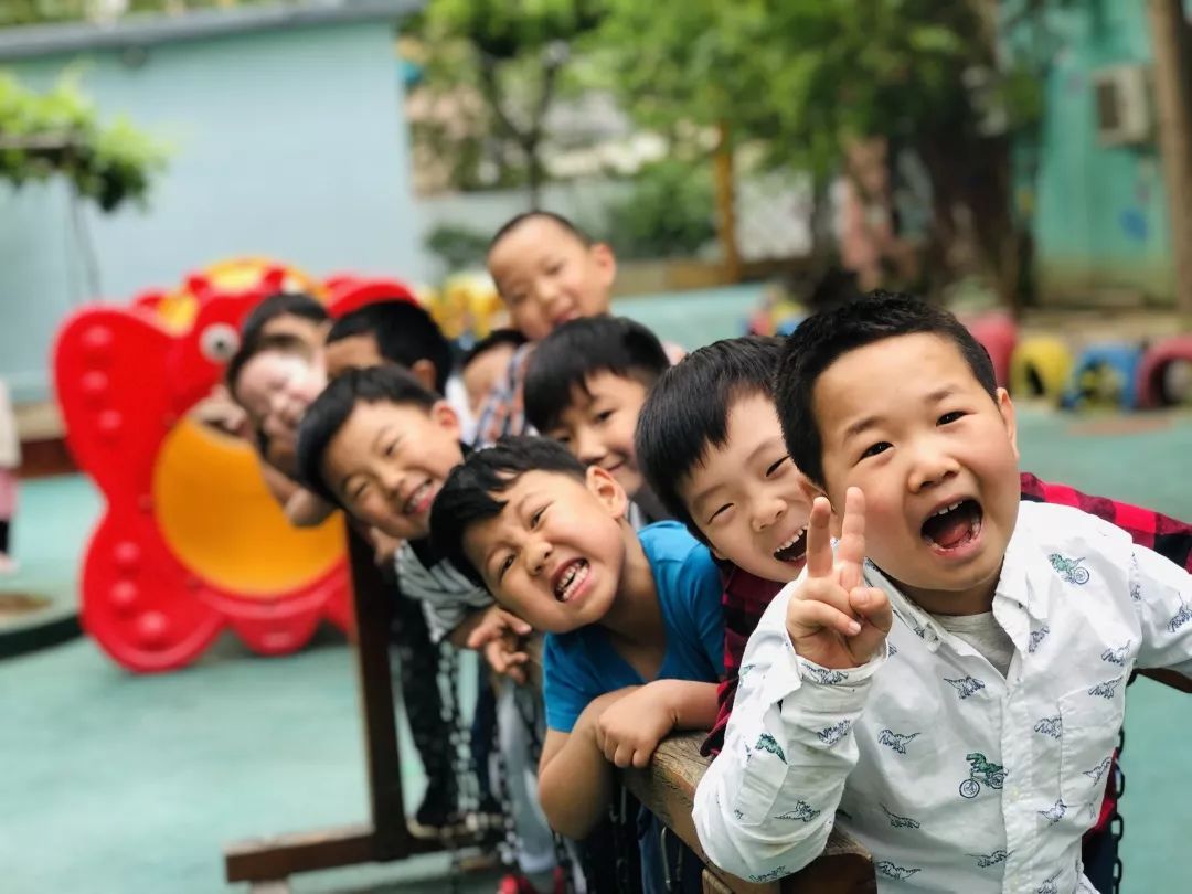 "你的微笑,是最美丽的风景" ——九龙幼儿园"微笑日"班级精彩活动